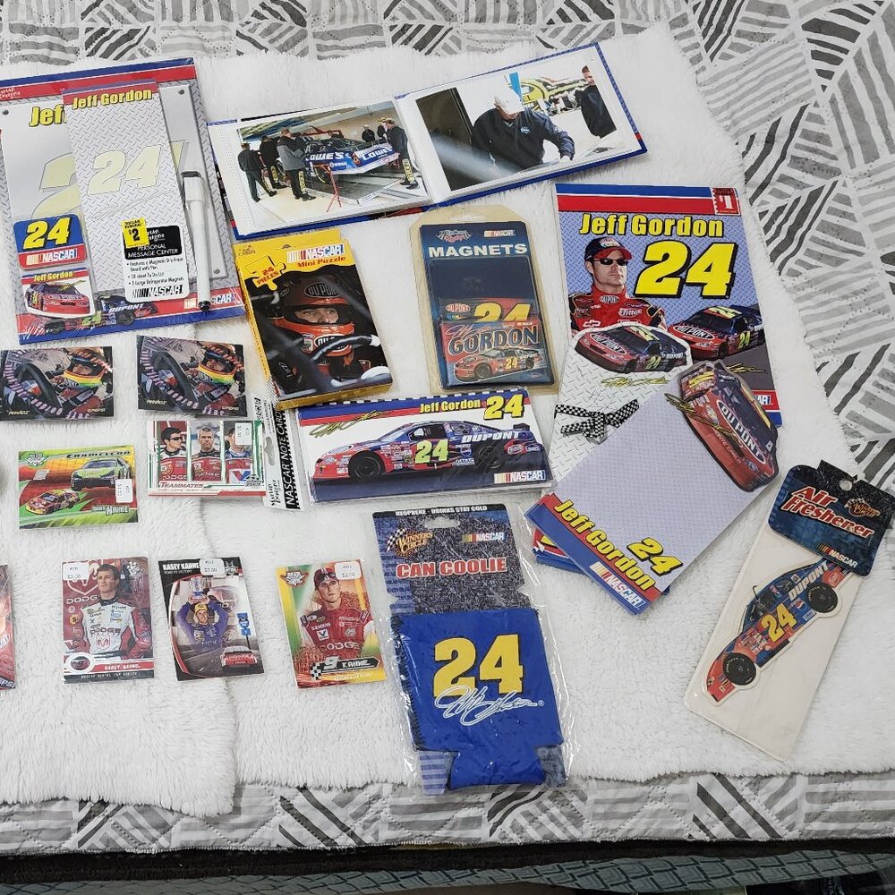 Jeff Gordon Memorbelia, Lots of items in this grouping. - Picture 10 of 10